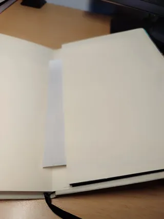 Libretas y bolígrafo con frases inspiradoras