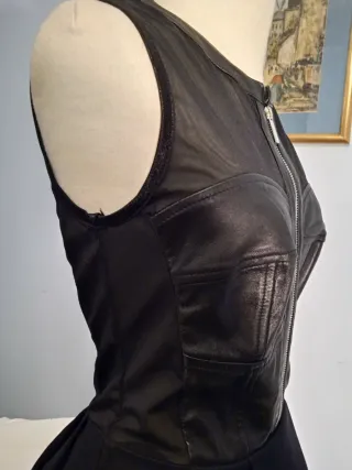 Abito nero pelle, raso e velo