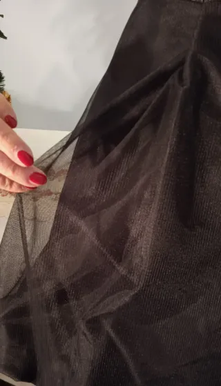 Abito nero pelle, raso e velo