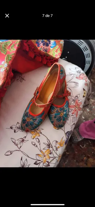 Traje de fallera rojo y verde