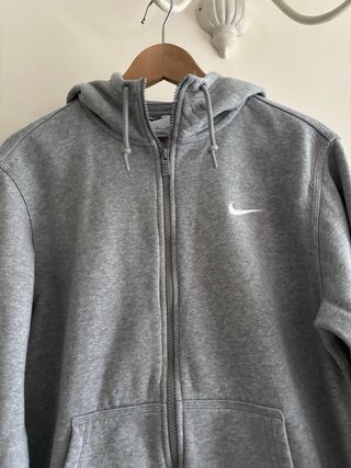 Sudadera Nike gris con cremallera