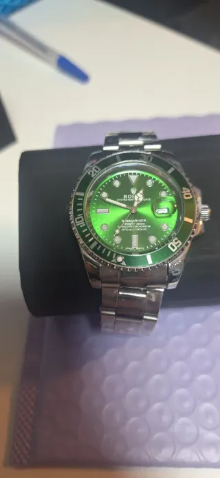 Orologio di lusso verde e argento