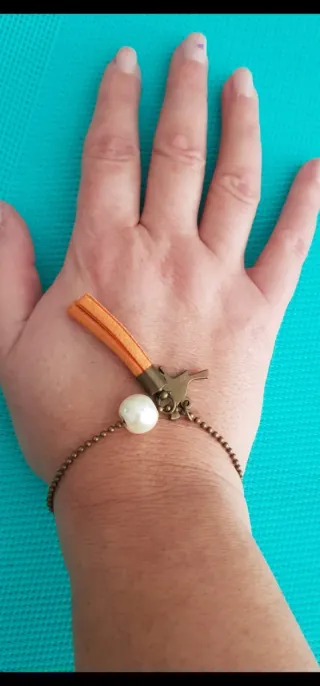 Pulsera con colgante de pájaro y perla