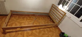 Cama individual de madera Ikea