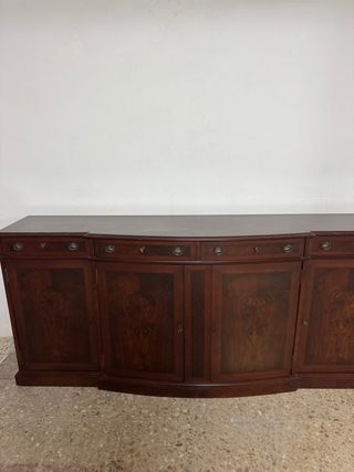 Aparador de madera curvo de marquetería