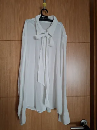 Blusa blanca con lazada