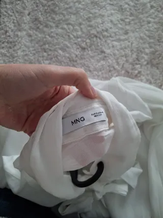 Blusa blanca con lazada