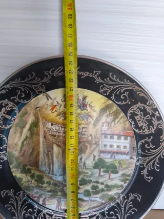 Plato de porcelana española Covadonga 1777