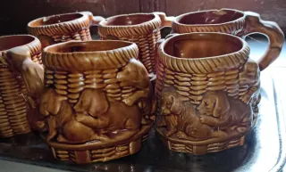 Taza cerámica perros cesta