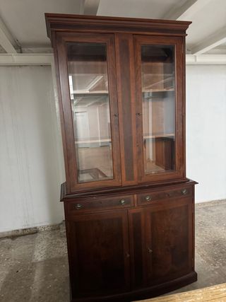 Librería vitrina de madera y cristal