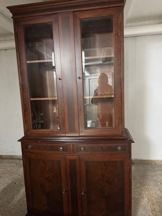 Librería vitrina de madera y cristal