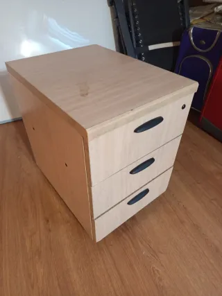 Cajonera de oficina madera.