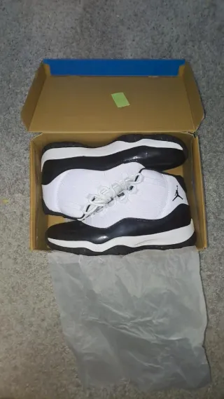 Zapatillas Jordan talla 42 Con caja y nuevas