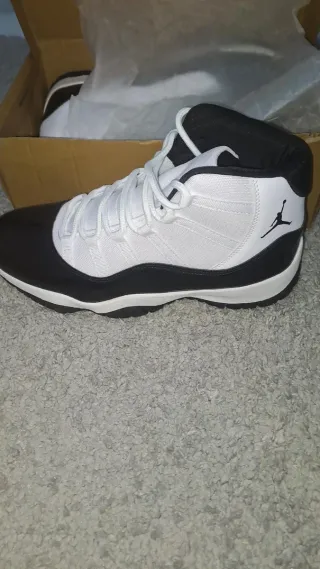 Zapatillas Jordan talla 42 Con caja y nuevas