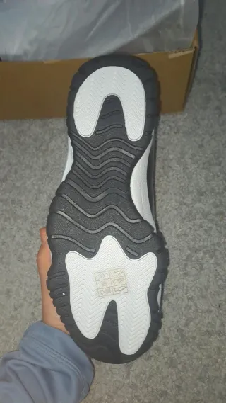 Zapatillas Jordan talla 42 Con caja y nuevas