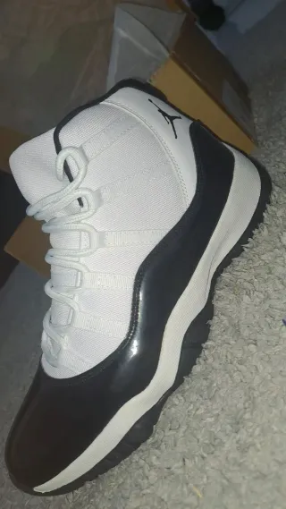 Zapatillas Jordan talla 42 Con caja y nuevas