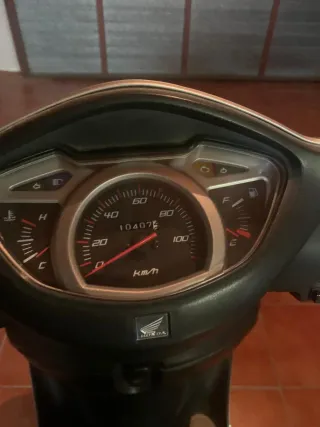 Honda Lead 110 Scooter Plata