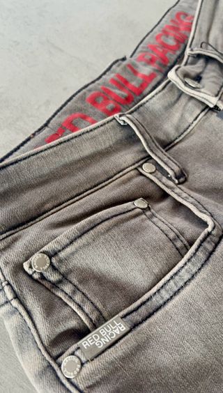 Vaqueros Red Bull Racing x Pepe Jeans Talla 30/32