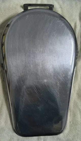 CUÑA ACERO INOXIDABLE CON ASA PARA USO SANITARIO.