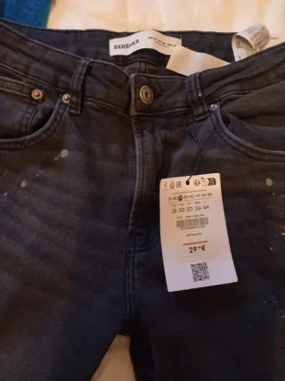 Pantalón Vaquero Negto Bershka manchas talla 38