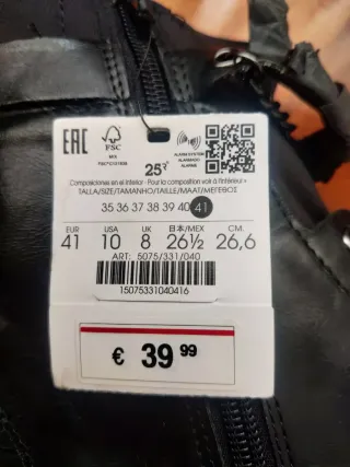 Botines negros con cadena y hebilla