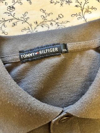 Polo Tommy Hilfiger manga larga marrón