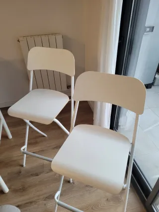 Taburete alto plegable blanco 74 cm