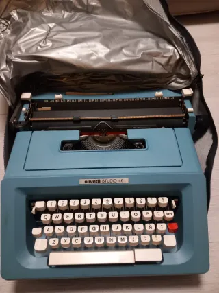Máquina de escribir Olivetti Studio 46