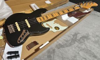 Sire Marcus Miller V7 Vintage BK 2nd GEN + extras