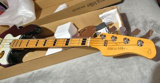 Sire Marcus Miller V7 Vintage BK 2nd GEN + extras