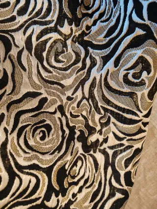 Falda London floral negra y dorada