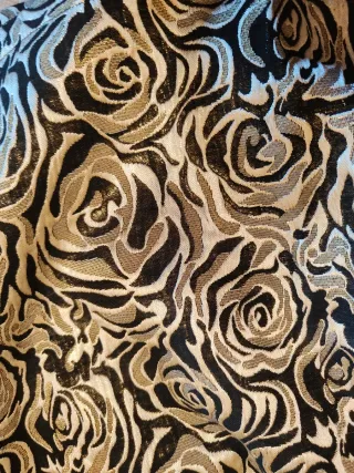 Falda London floral negra y dorada