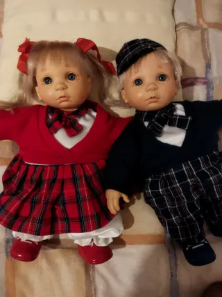 Muñecos antiguos niño y niña