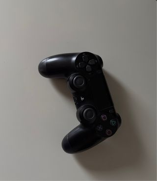 Playstation 4 Pro 1TB con due controller originali