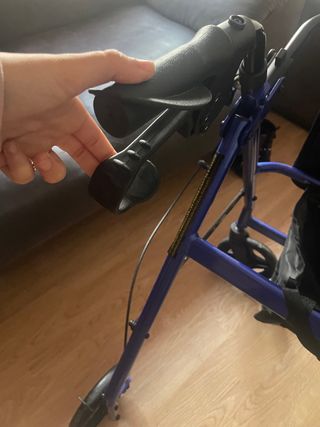 Andador para ancianos muy ligera y cómoda.