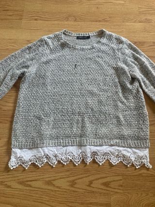 Jersey gris de Cortefiel con encaje