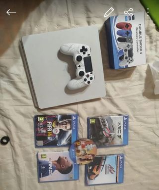 PS4 Blanca + Mando + 4 Juegos