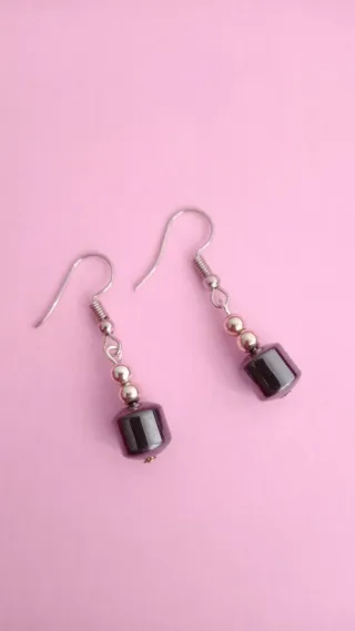 Pendientes grises y plateados