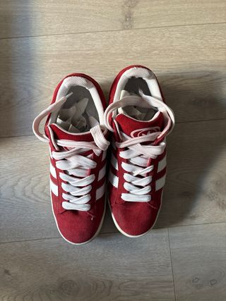 Adidas Campus granate y blancas