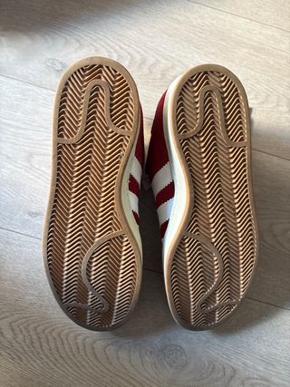 Adidas Campus granate y blancas