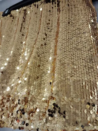 Falda corta lentejuelas doradas