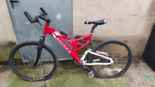 Bicicleta de Montaña Roja KASTLE