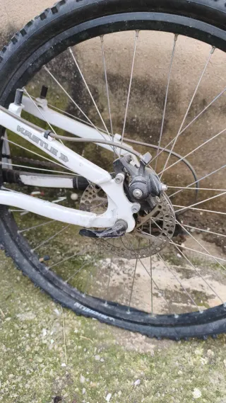 Bicicleta de Montaña Roja KASTLE