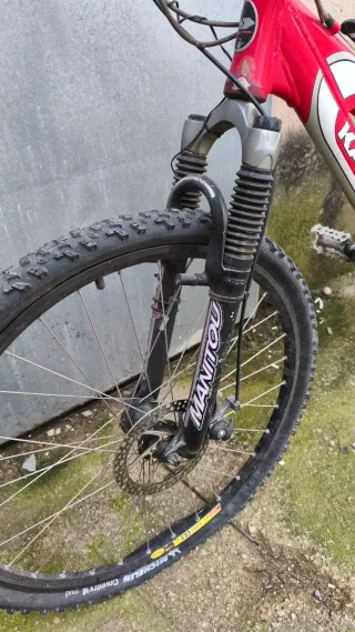 Bicicleta de Montaña Roja KASTLE