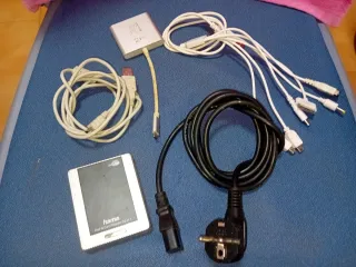 Lector de tarjetas Hama USB y cables