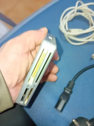 Lector de tarjetas Hama USB y cables