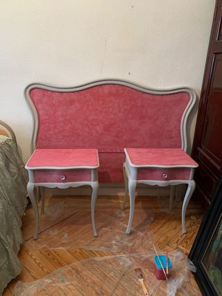 Cabecero y mesillas pintadas