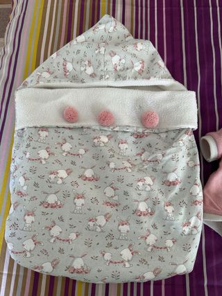 Muñeca Recién Nacida con Saco y Mordedor