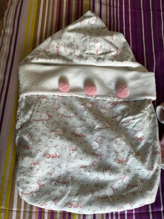 Muñeca Recién Nacida con Saco y Mordedor