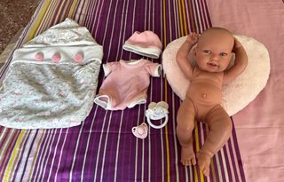 Muñeca Recién Nacida con Saco y Mordedor